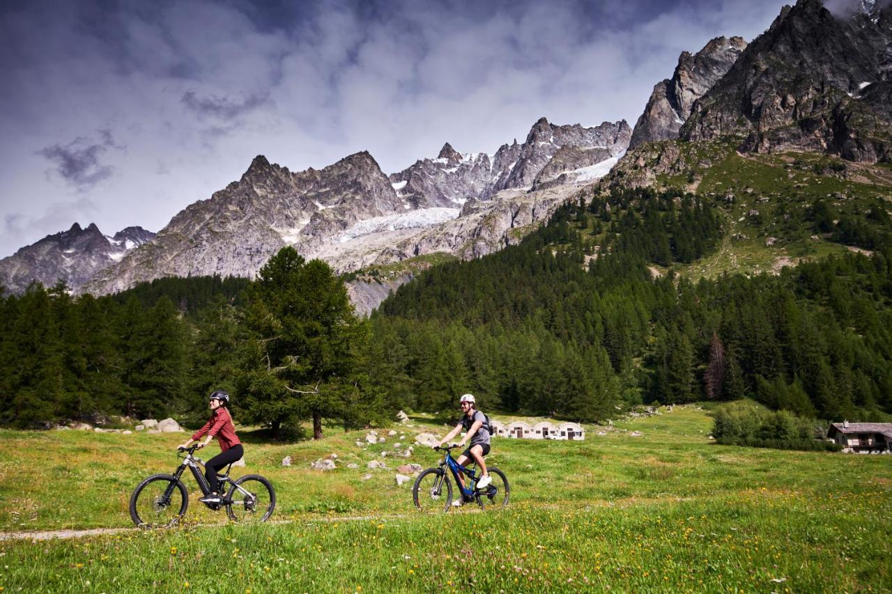 Le Massif Hotel & Lodge Courmayeur The Leading Hotels Of The World מראה חיצוני תמונה